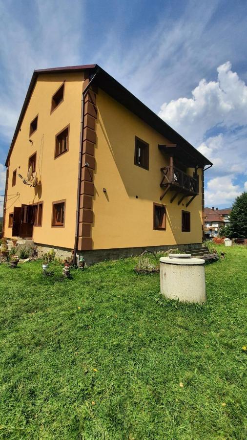Gostyniy Dvir Petrovski Vorokhta Extérieur photo